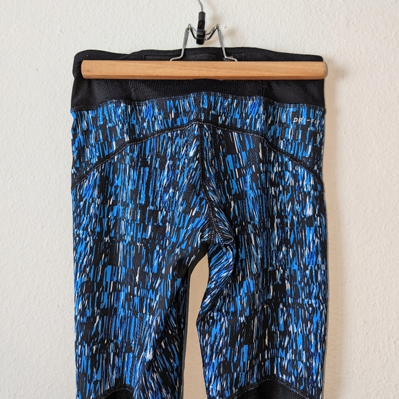 Nike Dri Fit Blue Patterned Capri Mesh Leggings XS - Picture 6 of 10